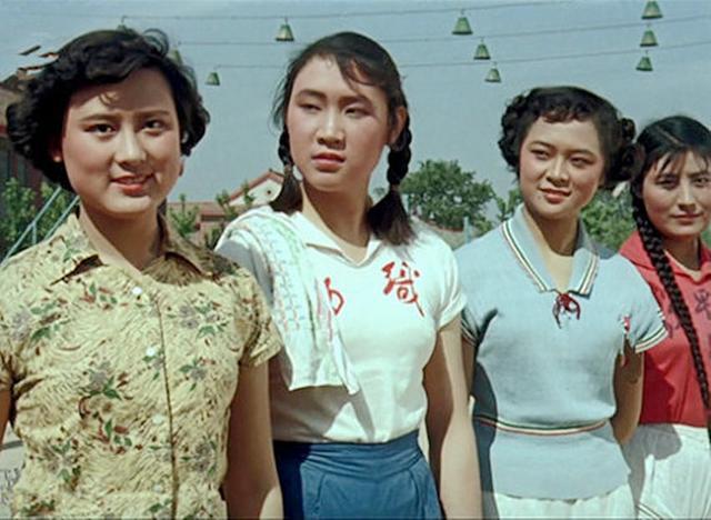 向梅:成名于《女篮五号》,主演《保密局的枪声》,83岁依然优雅