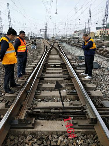 146号道岔曲股开通对i–1g,反位表示正确.