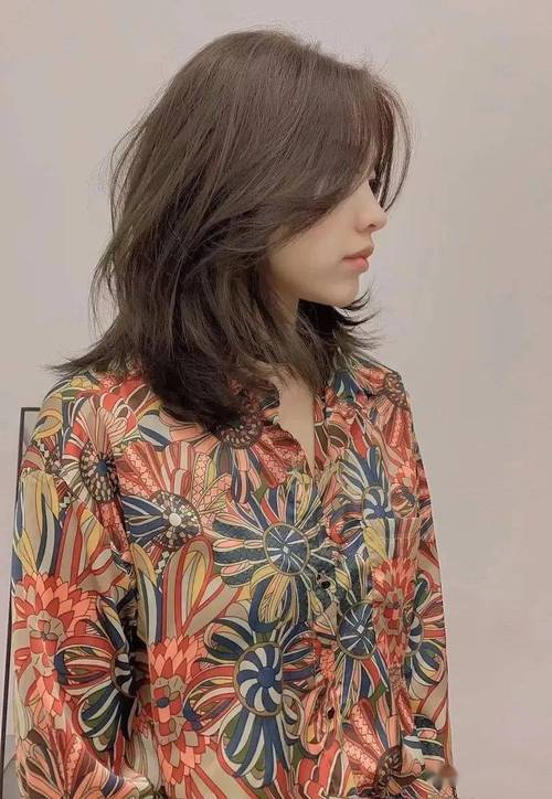 2021年流行 "中发碎剪"_发型