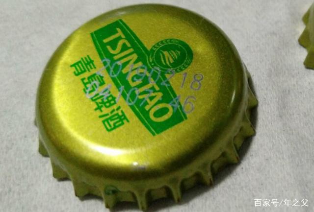 上面的瓶盖意思就是: 这瓶啤酒是2019年02月18日的07点46分,在青岛