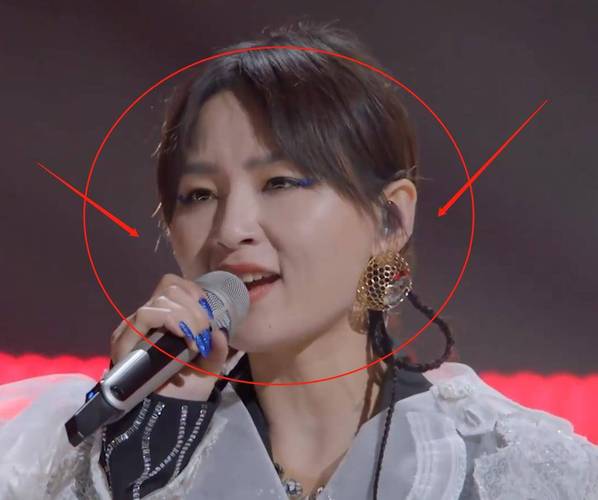 原创周笔畅浪姐2舞台唱跳眼神杀简直了看到皮肤状态确定35岁