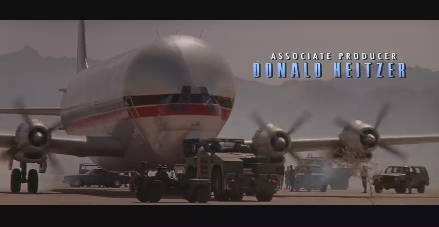 (运输机)电影《再造战士》中运送货柜