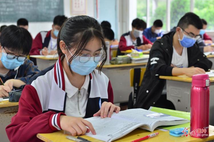 湖北高三开学 久违了课堂