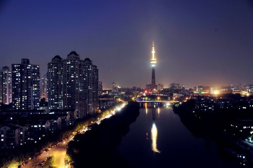 北次卧室窗外夜景