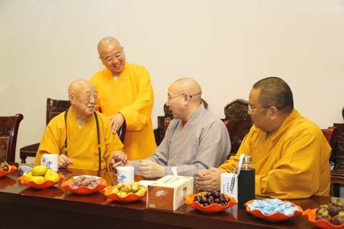 净芳大和尚专赴常州拜望恩师法主