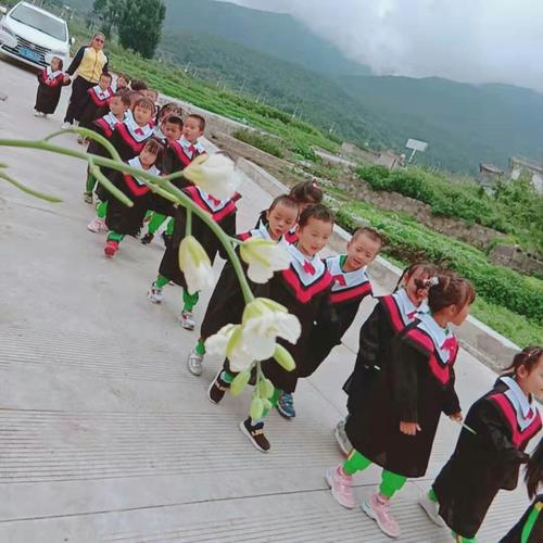 2019年大理镇旭日幼儿园大班毕业照