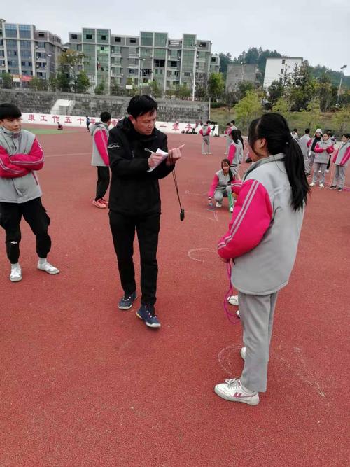 "绳"彩飞扬——赣源中学九年级一分钟跳绳比赛活动
