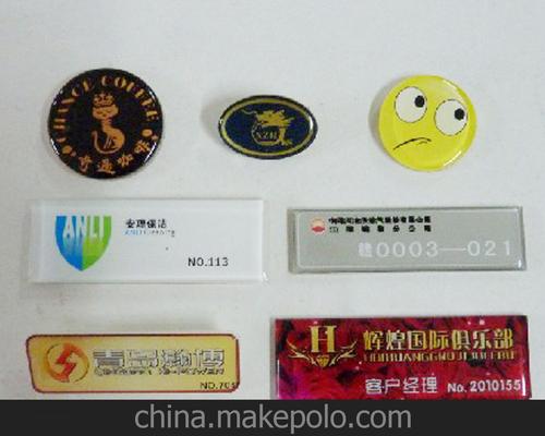 胸牌制作 助理工牌 笑脸胸卡 亚克力工号牌定做 亚克力徽章厂家