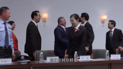 精英律师:何赛的父亲何嘉一终于露脸了,何赛看到他却立马溜了