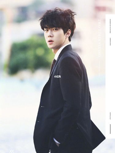 吴世勋 迪拜回眸_吴世勋_发型_潮男_娱乐_明星娱乐资讯