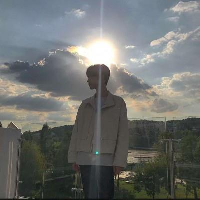 欧美阳光的男生头像