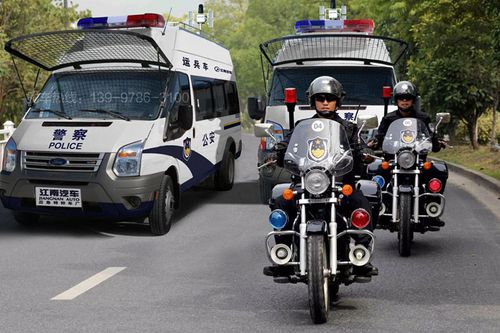 公安警用运兵车