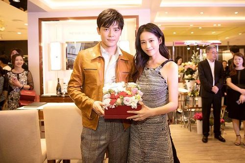 颖儿现身探班老公,付辛博拍戏心不在焉,一下班立刻陪老婆身边