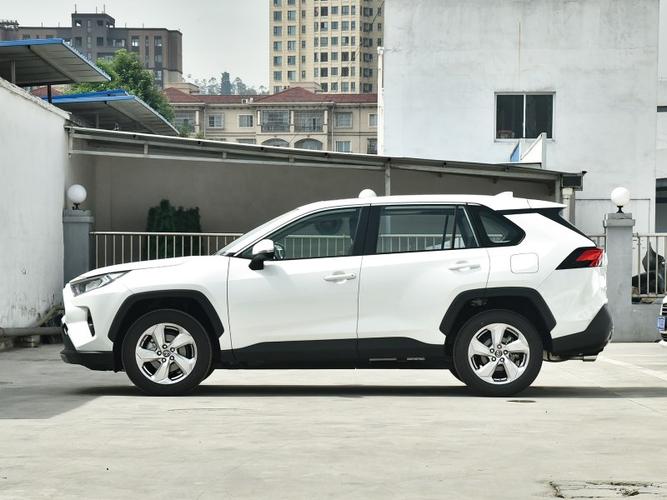 一汽丰田 rav4荣放 2020款 2.0l cvt四驱风尚plus版