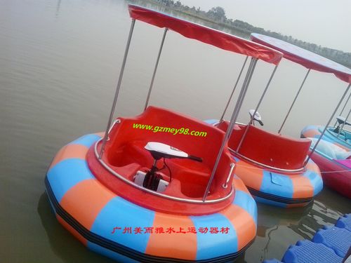 质保3年电动碰碰船水上游艺设施儿童碰碰船 水上脚踏船自行车