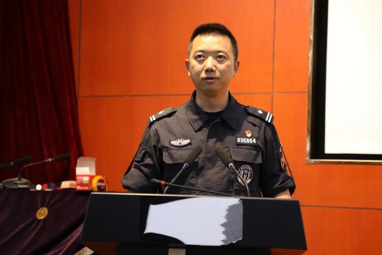 织金县公安局举行教育整顿英模事迹报告会