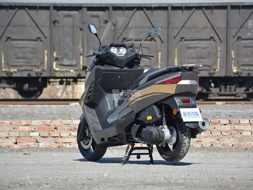 钱江贝纳利踏板车2017款银刃bj250t-8