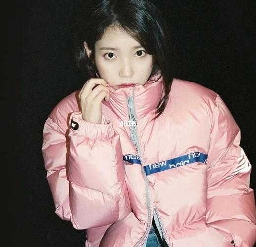 新百伦iu同款 粉色羽绒服_羽绒服_新百伦怎么样_减龄