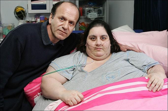 英国最胖女人住院仍偷吃快餐 引发心脏病死亡