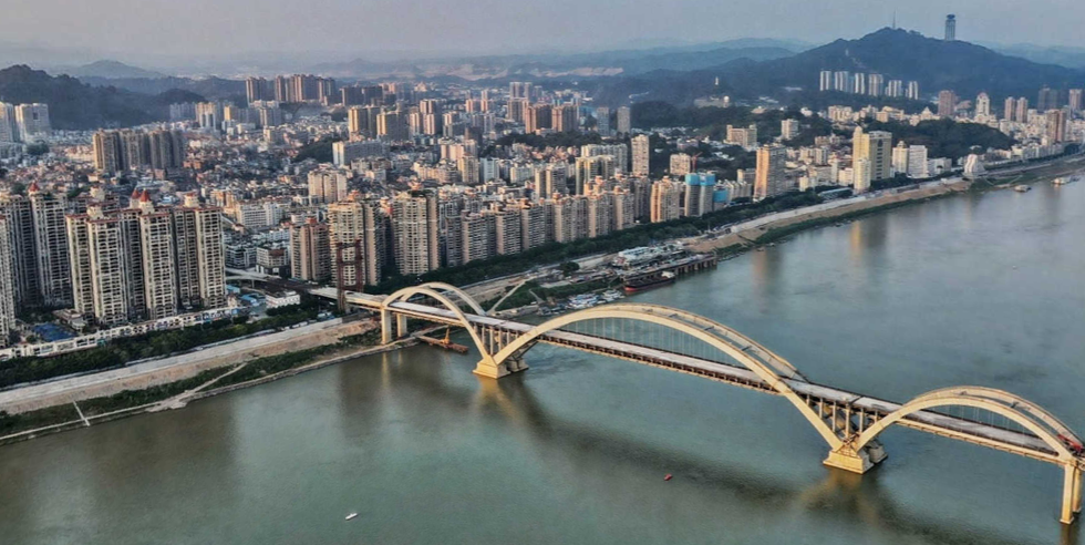 注意!梧州这段区域封路半个月,西江四桥跨越缆索吊塔架开始拆除