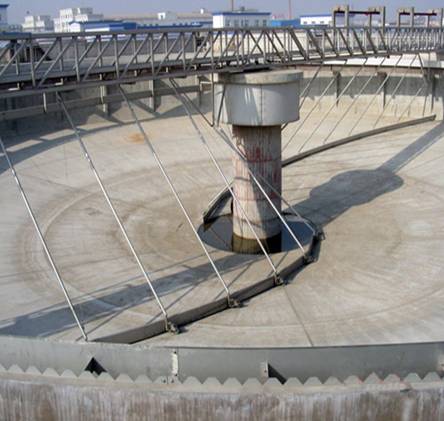 ybg型周边传动刮泥机由工作桥,刮泥机构,驱动机构,稳流筒和