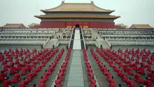 上官曦和杨岳有了宝宝,礼物都收不完,皇上大赦天下