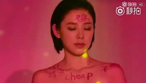 《踩过界》玩超级英雄原素 王浩信,朱千雪再演情侣!