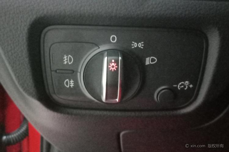 奥迪a3大灯开关