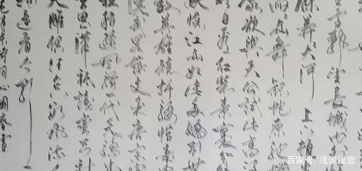 除此之外,他还善于书法,尤擅飞白体,相传是书法家蔡邕受了修鸿都门的