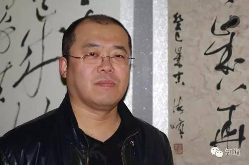 书法师承徐广伟先生.中国书法家协会会员,黑龙江省书法家协会理事.