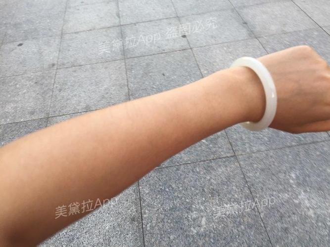 呐 第五次做之前和做完第五次的第二天 胳膊到手背是渐变白 感觉整个