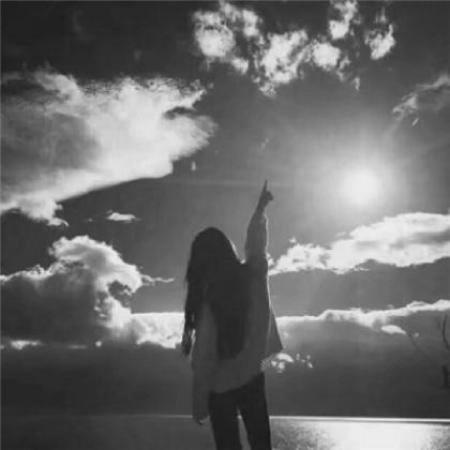 灰色情侣头像,灰色情侣头像一对两张