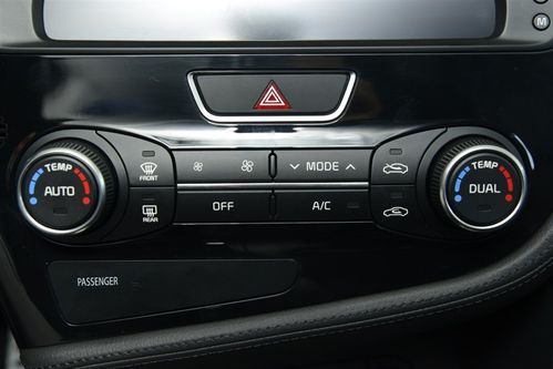 起亚k5中控台空调控制键