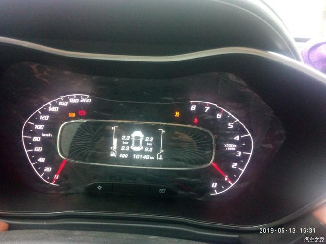 这里面出现了两个故障灯,应当是宝骏510的一个通病了,这是第三次出现.