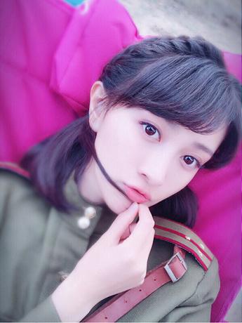 在剧中,刘美旗饰演的王卓娅和男生们一样,不惧条件艰苦和炮火危险亲上