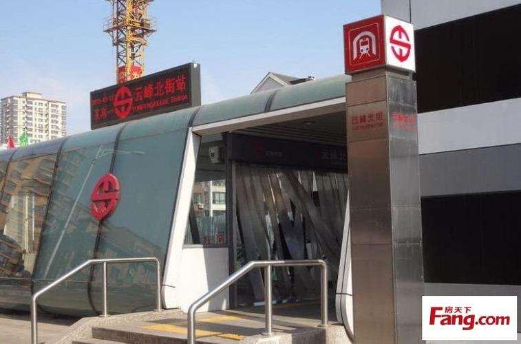 云峰街地铁口,在凯旋门居住的业主们,也可以选择铁西广场这个地铁站