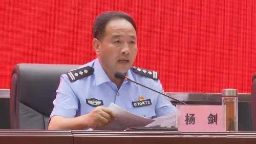 钟祥市公安局召开队伍教育整顿总结暨回头看工作部署会