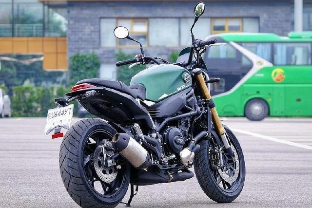 55800起,国内最大排量双缸街车,贝纳利幼狮800举行媒体试驾