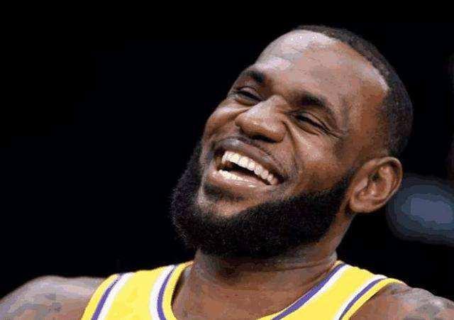 詹姆斯超远三分,浓眉,麦基和格林研究起了他