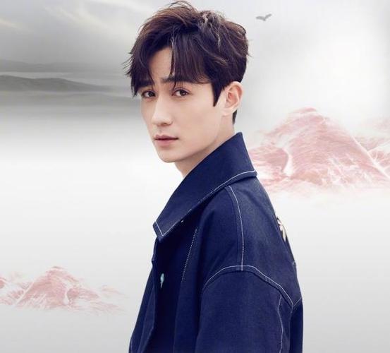 朱一龙自拍现"鸳鸯脸",邪魅呆萌一把抓,粉丝怒赞:一人千面