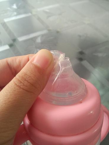 奶嘴又给咬坏了!