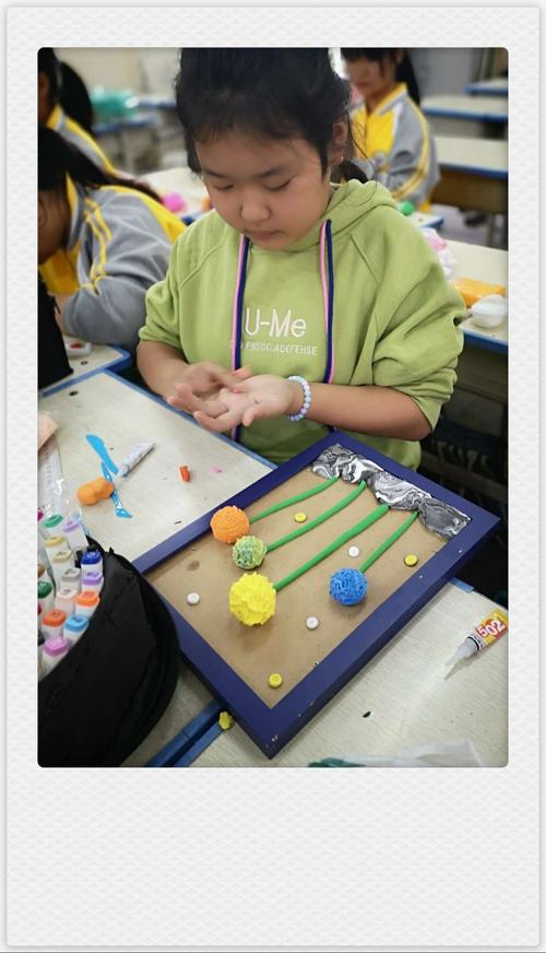 十里铺小学超轻粘土创意手工社团———指尖筑造七彩的童年