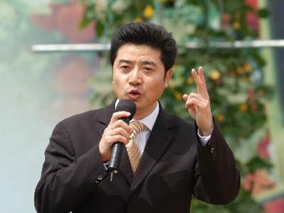 央视前主持人张政出任新疆阿勒泰地委副书记  博主从新疆自治区党委