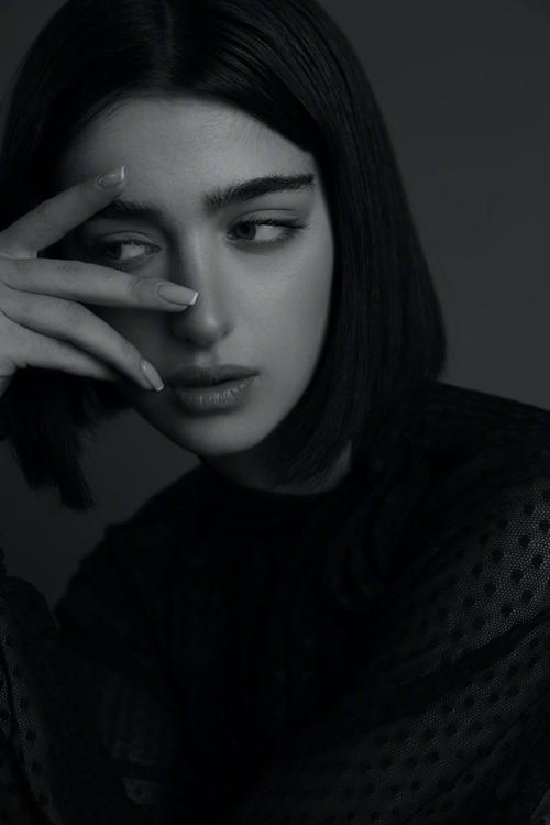 摄影师shilatmizrahi为fgr拍摄的一组黑白时尚大片