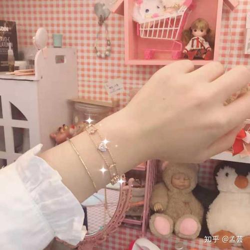 特别可爱!第一次买施华洛世奇的手链所以收到还不会调节哈哈哈哈哈