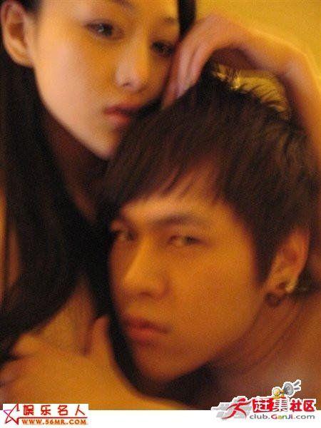 足球宝贝张馨予跋扈狂床照升级热忱似水被压身下多图