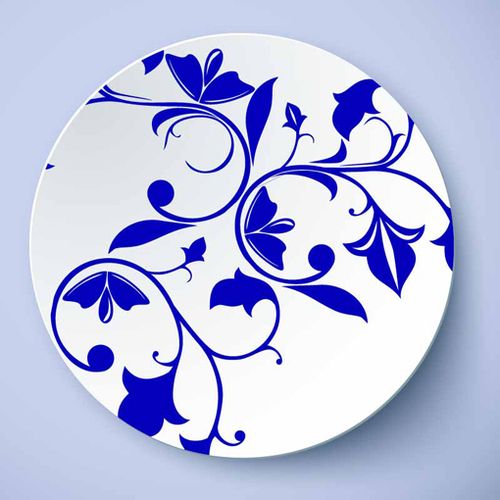答:因为青花瓷是用含氧化钴的钴矿为原料,在陶瓷坯体上描绘纹饰,再罩