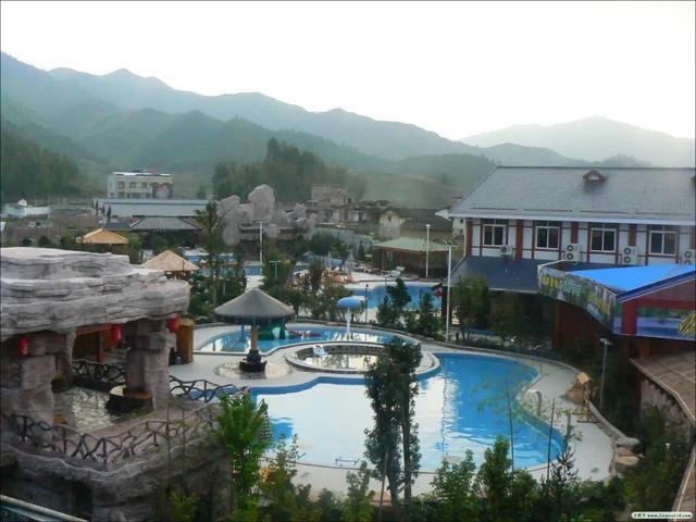 广东韶关新丰江源温泉度假村,两日游放大招,网友:连住