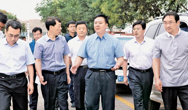 史万钧:力争以优异成绩进入全国文明城市行列