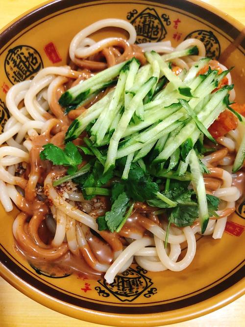 安徽人来推荐特色面食格拉条了